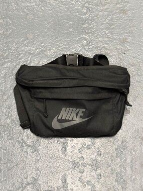 NIKE BLACK OVERSIZED FANNY PACK NYLON